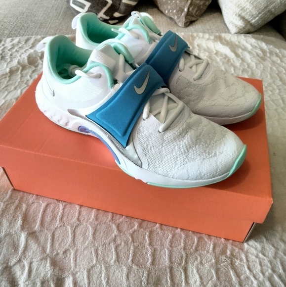 NWT Renew Nike Sneakers - Picture 1 of 9